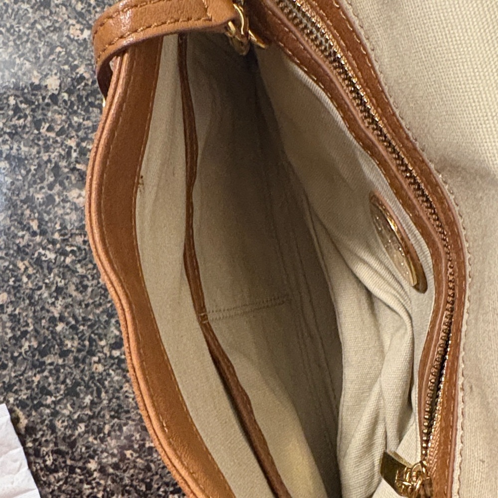 Tory Burch Tan Leather Shoulder Bag with Gold Accents - Picture 6 of 7